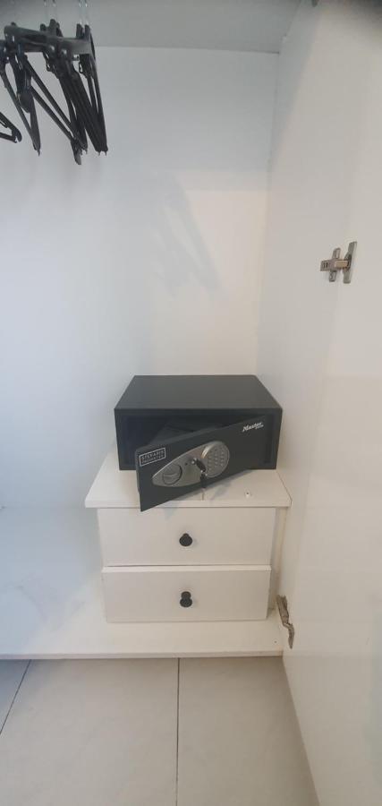 ラルナカStefaris "Koutsou Court 105"アパートメント エクステリア 写真